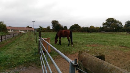 ETRIER DE VILLEBRET, Centre Equestres à Villebret