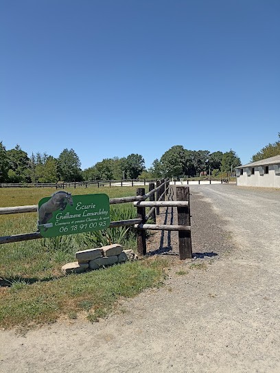 Écurie Guillaume LEMARDELEY, Centre Equestres au Mesnil-Gilbert