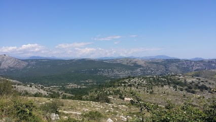 Centre De Randonnée Le COULERET, Centre Equestres à Vence