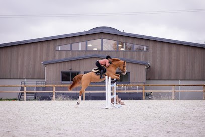 Les Ecuries du Lierre, Centre Equestres aux Essarts-le-Roi