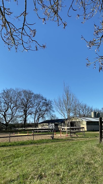 Ranch Du Coteau Blanc, Centre Equestres à Vauchrétien