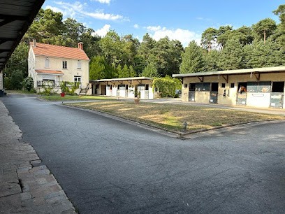 ECURIE DES TROIS PIGNONS, Centre Equestres à Noisy-sur-École