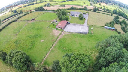 Ferme Équestre Du Petit Bois Centre Équestre à Étrœungt