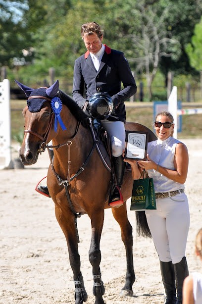 Stalls Wolff-Sessacq, Centre Equestres à Coimères