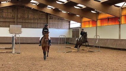 ECURIES DE LA CROIX, Centre Equestres à May-en-Multien