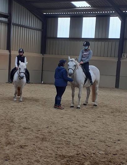 Stables Des Moies, Centre Equestres à La Croix-en-Champagne
