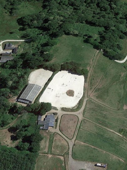 ECURIE TEM, Centre Equestres à Saint-Thois