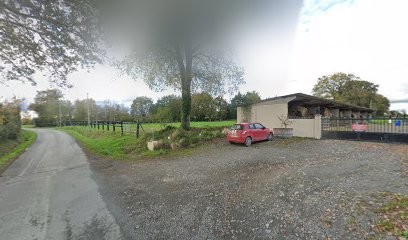 Combot Hubert, Centre Equestres à Villiers-Charlemagne