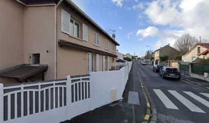 Club Francais Du Spitz Allemand, Centre Equestres à Houilles