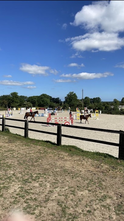 Equestrian Center And Pony Club De Juaye Mondaye, Centre Equestres à Commes