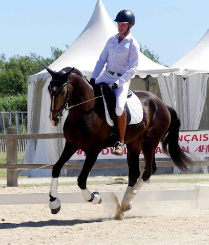 Ecuries de monplaisir, Centre Equestres à Marnaz