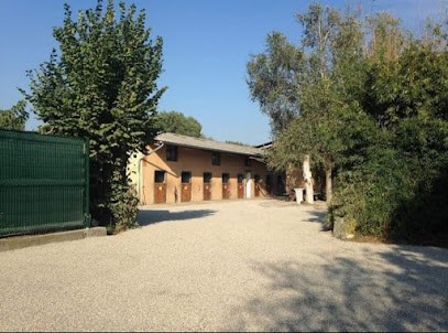 Les Ecuries Des Marais, Centre Equestres à Décines-Charpieu