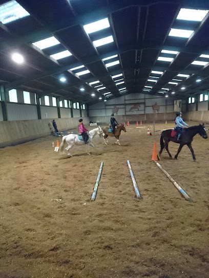 Les Ecuries De La Chênaie, Centre Equestres à Theix-Noyalo