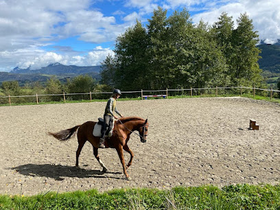 Laure Lugiez, Instructrice D'équitation Centre Équestre à Saint-Albin-de-Vaulserre