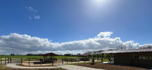 Les Ecuries Des Liés Pension Pour Chevaux à Villiers-en-Plaine
