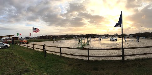 Planète Riding Stage Equestrian De L'anjou, Centre Equestres à Verrières-en-Anjou