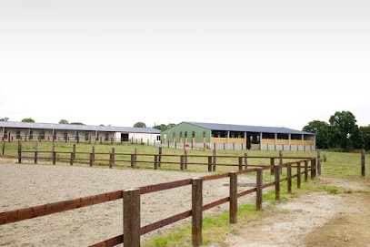 Stables Du Menhir, Centre Equestres à Yvias