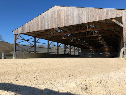 Les Ecuries Du Tilleul, Centre Equestres à Saint-Germain-les-Vergnes