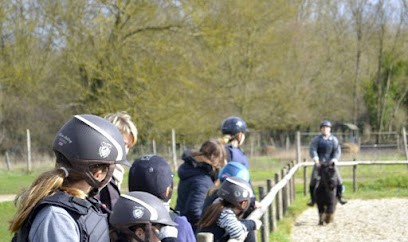 Les Ecuries De L'aubrée, Centre Equestres à Échillais