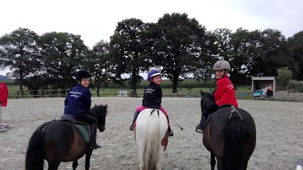 Les Ecuries Des Trois Allures, Centre Equestres à Kernascléden