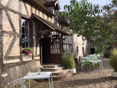 Ecuries De St Cyr, Centre Equestres à La Ferté-Saint-Cyr