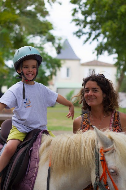 Le Petit Trot Cormillon, Centre Equestres à Corme-Écluse