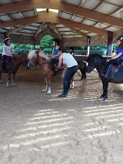 UCPA Poney Club Montigny le Bretonneux, Centre Equestres à Montigny-le-Bretonneux