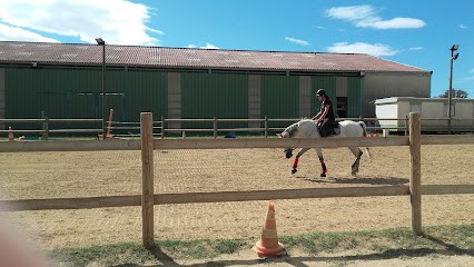 Equestrian Center De Saint Bardoux, Pension pour Chevaux à Saint-Bardoux