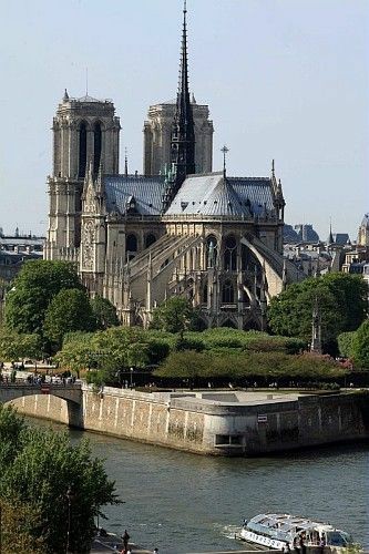 Uzerche Auto Retro, Centre Equestres à Uzerche