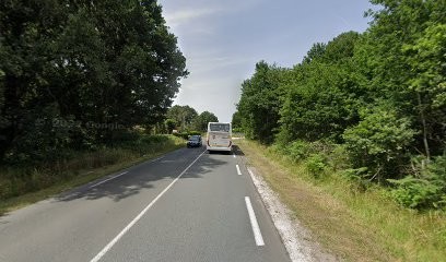 Les Ecuries De Marni, Centre Equestres à Salles
