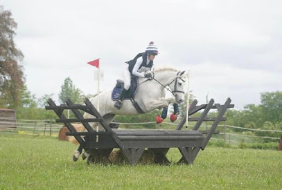 Romy Ashton - Monitrice D'équitation Centre Équestre à Thermes-Magnoac