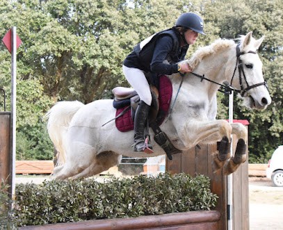 Equestrian Center Le Mas Du Roi, Centre Equestres à Saint-Julien-de-Peyrolas