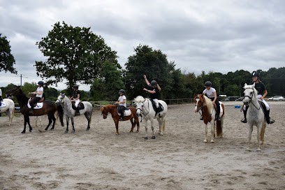 Ecuries de l'Hevoudek, Centre Equestres à Pommeret