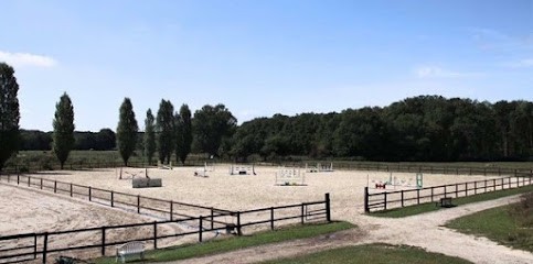 Ecuries Du Mads, Centre Equestres à Saint-Étienne-de-Chigny