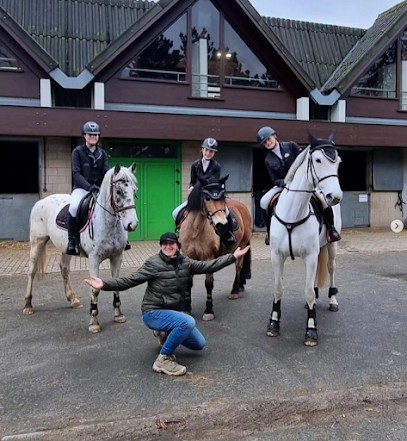 Ecuries Art'Questro - Centre équestre Et Poney Club à Fromelles, Centre Equestres à Fromelles