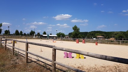 ASSO DES CAVALIERS DE CHANEAU, Centre Equestres à Villeton