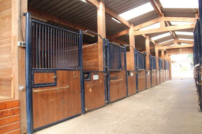 Ecuries Du Lys Bleu, Centre Equestres à Courtes
