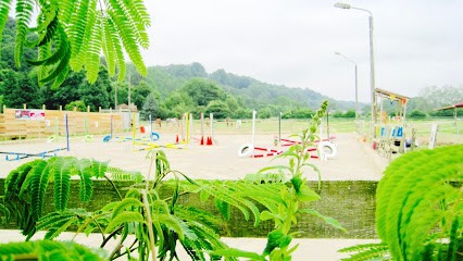 Ecurie Cavaline - Zone De Bien-être Humain Et Equin, Centre Equestres à Pontacq