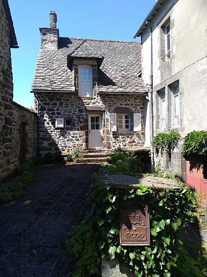 Salers Montgolfiere, Centre Equestres à Saint-Paul-de-Salers
