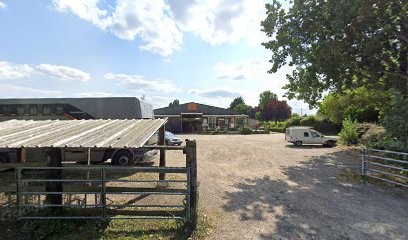 Domaine équestre Les Fleuriers, Centre Equestres à La Ferté-Bernard
