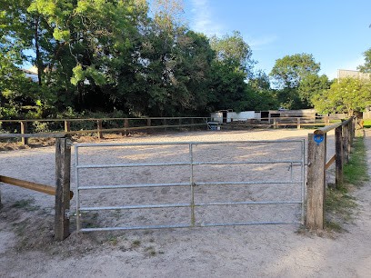 Stalls De La Tour, Centre Equestres à Oudon