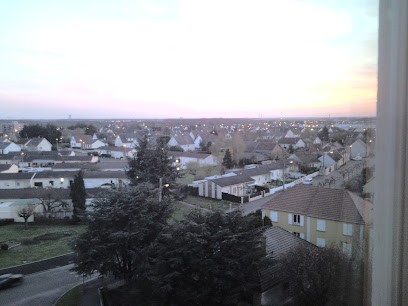ASSOCIATION LE CARILLON, Centre Equestres à Luisant