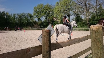 ecuries du bois d'automne - centre équestre 77, Centre Equestres à Monthyon
